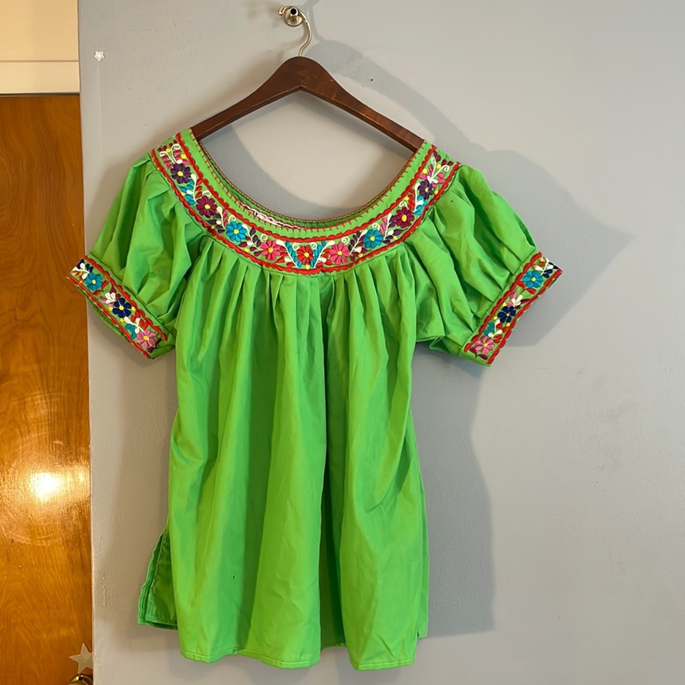 Womens Mexican Puebla shirt from Mexico! With tags.